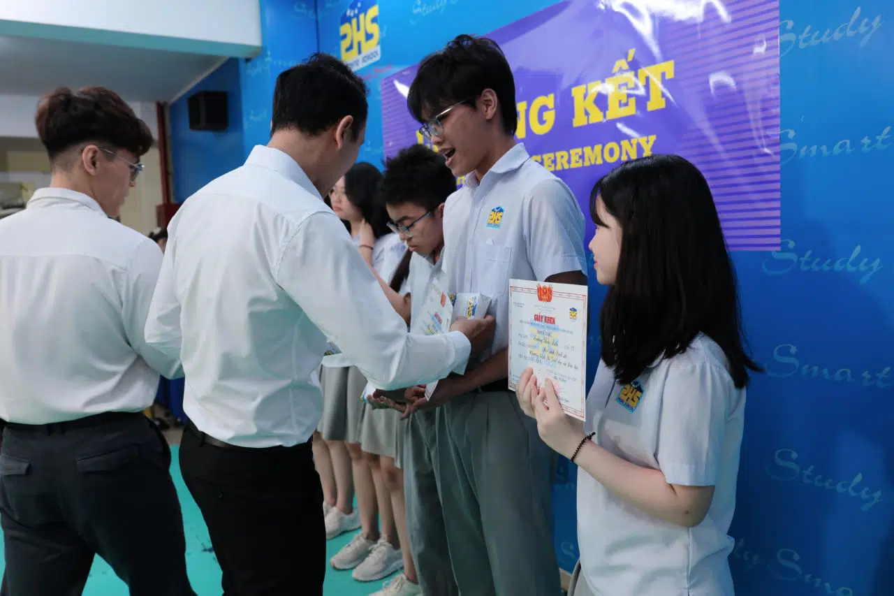 KHI NIỀM VUI NỞ HOA