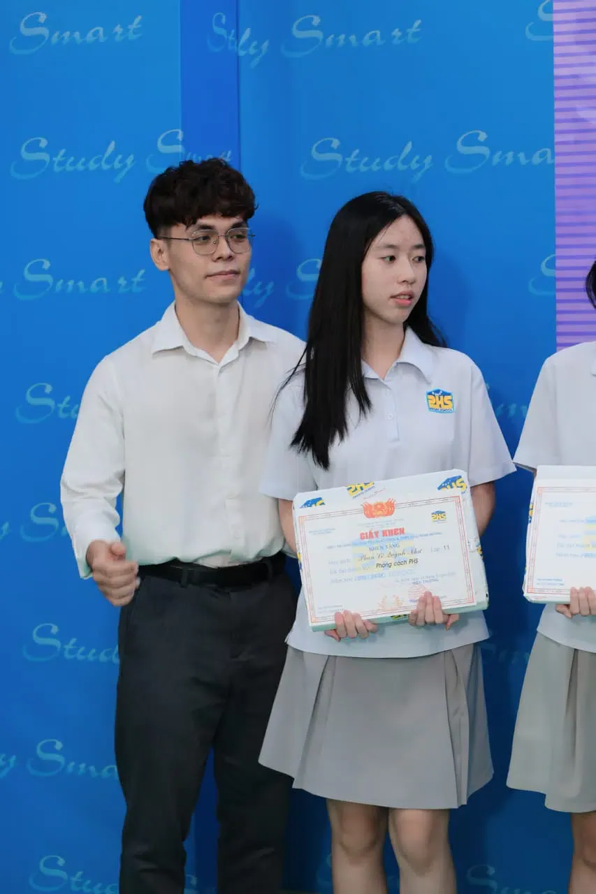 KHI NIỀM VUI NỞ HOA