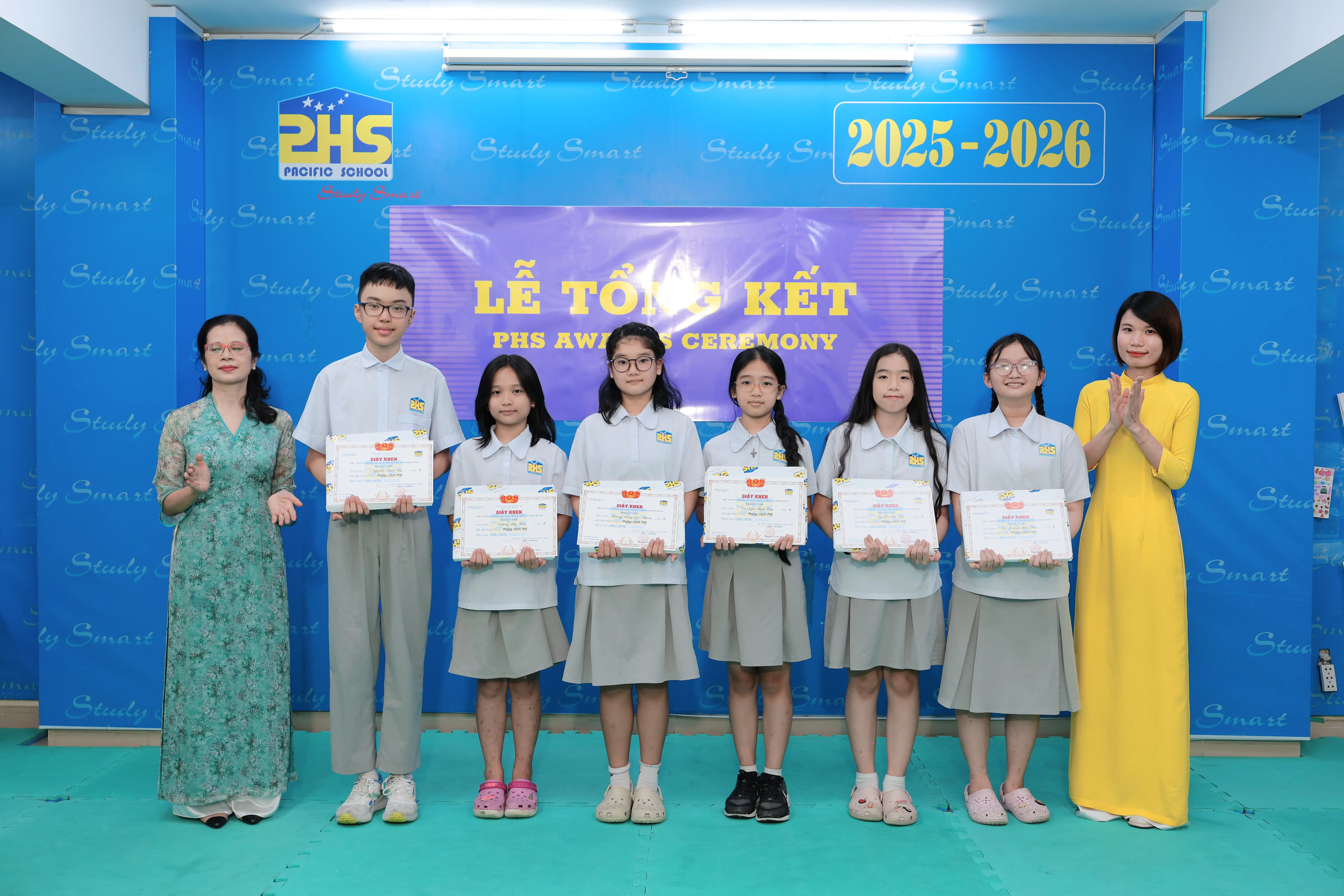 KHI NIỀM VUI NỞ HOA