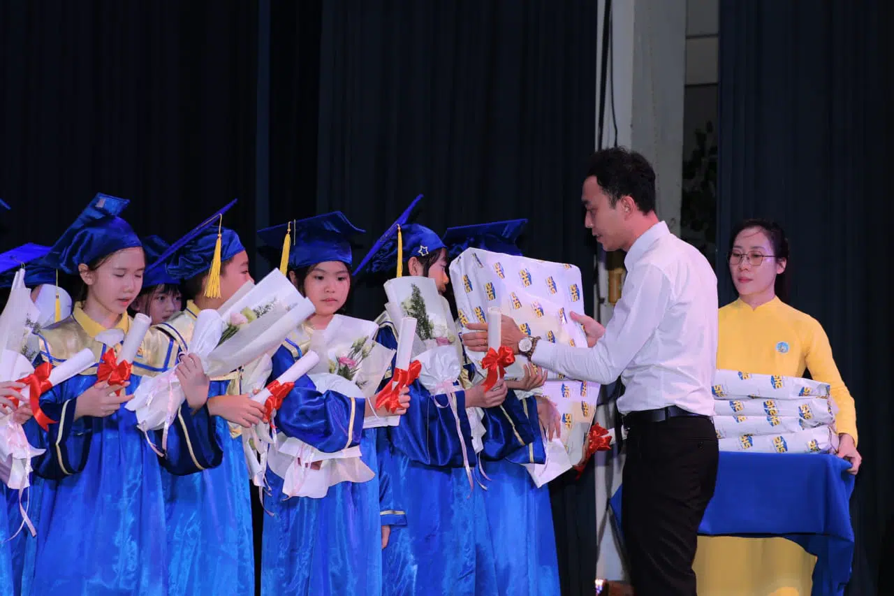 Lễ Tốt nghiệp Tiểu học