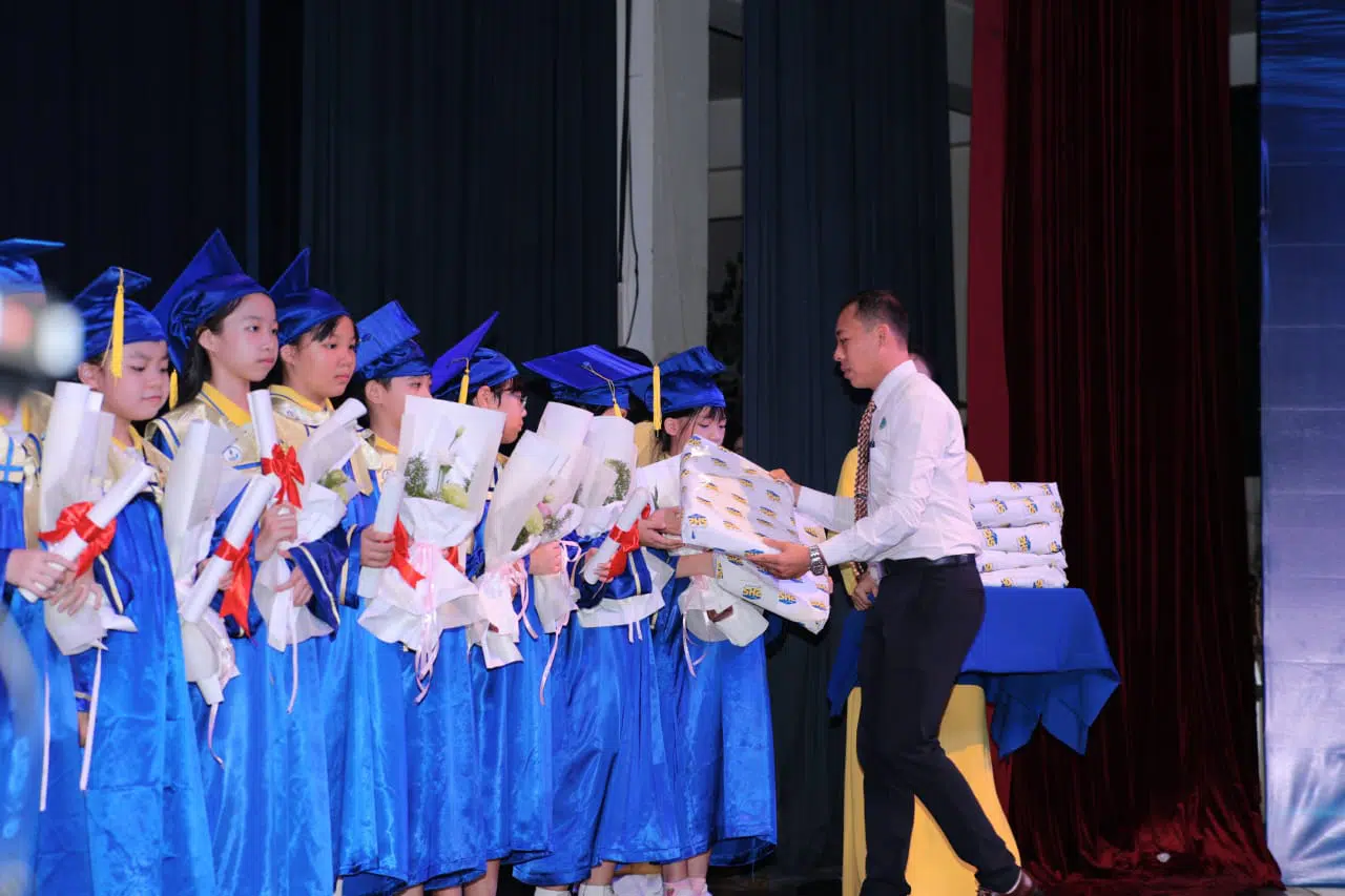 Lễ Tốt nghiệp Tiểu học