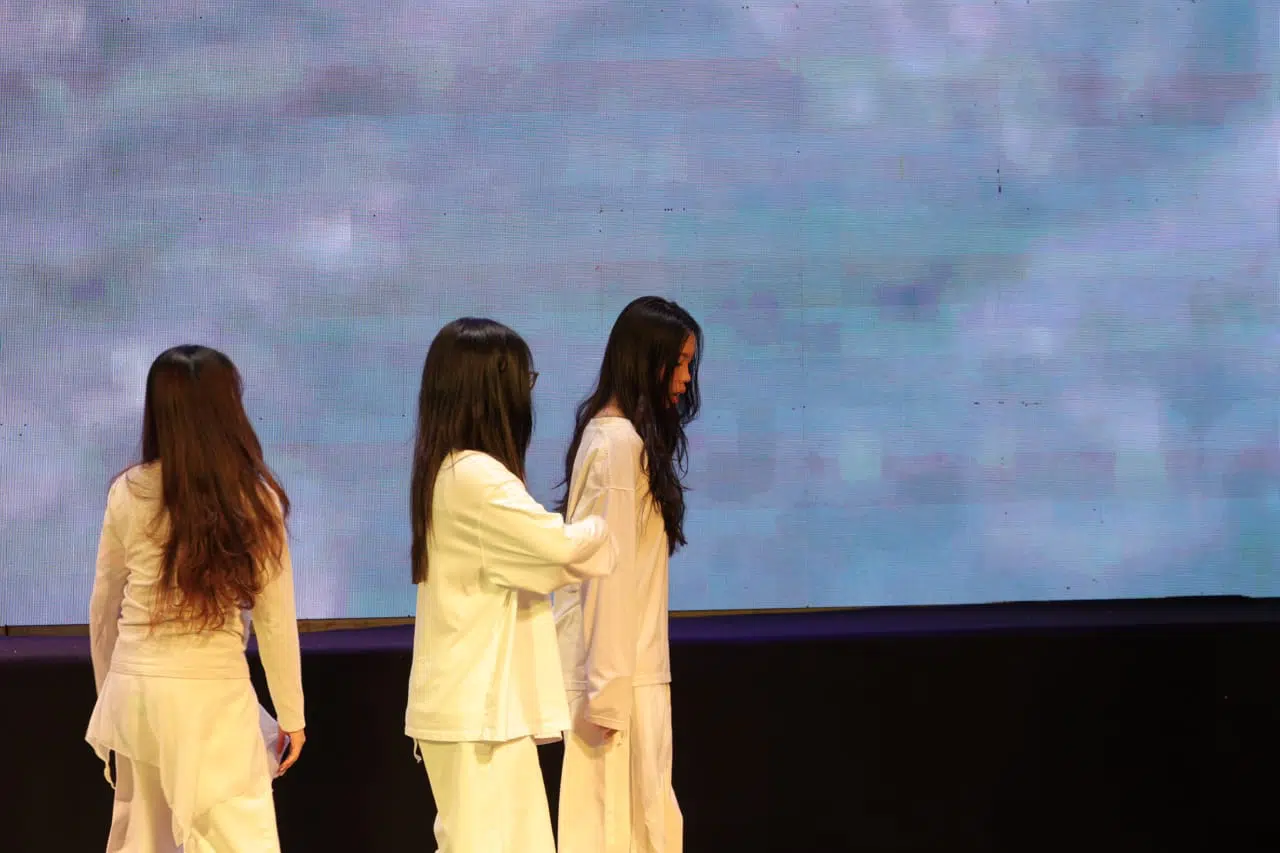 Chạm