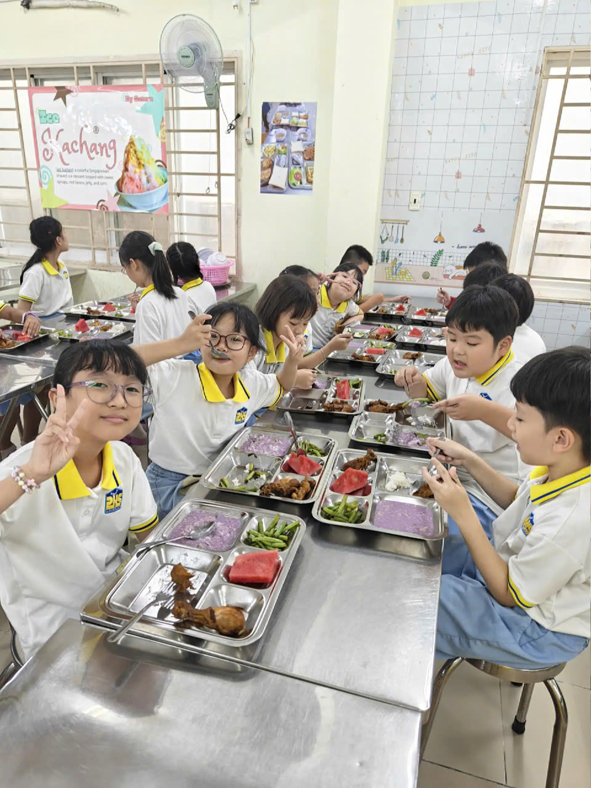 TIN TỨC NÓNG HỔI KHỐI NGHỈ HÈ ĐÃ ĐỒNG LOẠT ĐỔ BỘ PHS